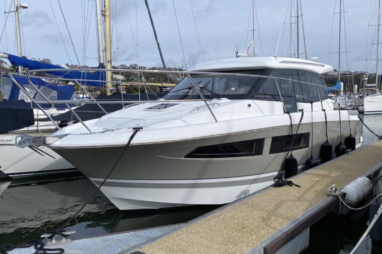 Jeanneau NC9 for Sale at GulfStream Boat Sales
